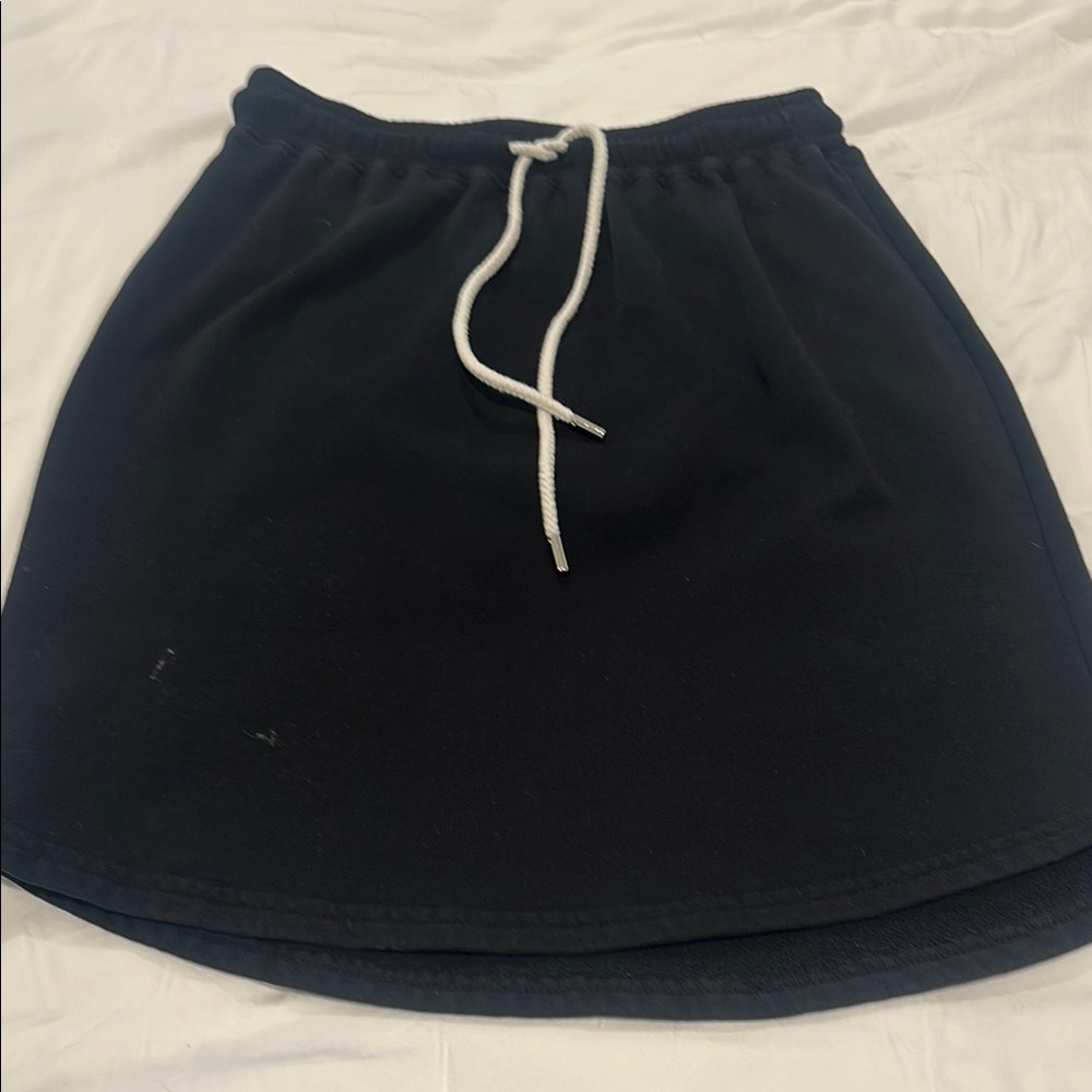 Jersey knit short black skirt